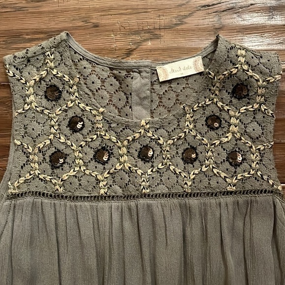 Altar’d State Size M Sleeveless Embroidered Top - Picture 3 of 5